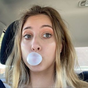 Meet your Posher, Chloe